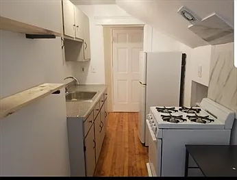 1060 Pleasant St #3 — Photo 9
