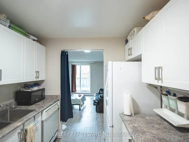626 1st St #101 — Photo 14