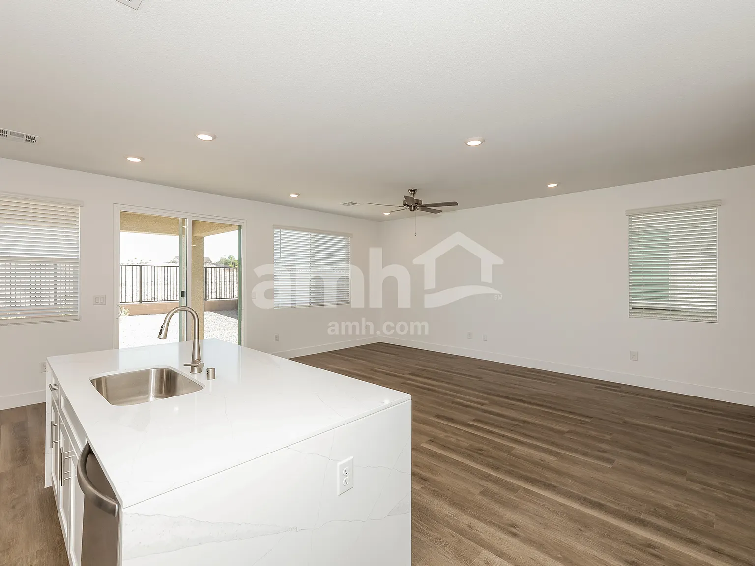 3 bed, 2.5 bath, 1808 sqft, $2,410 — Photo 4