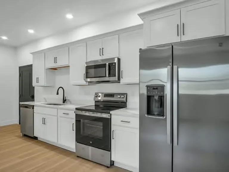 1309 N Bridge St — Photo 23