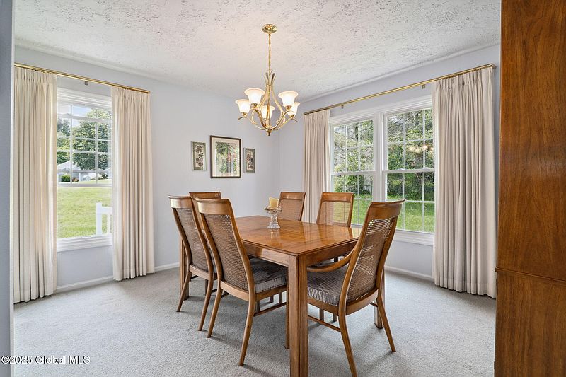 3rd image of 7 Ridgefield Drive
