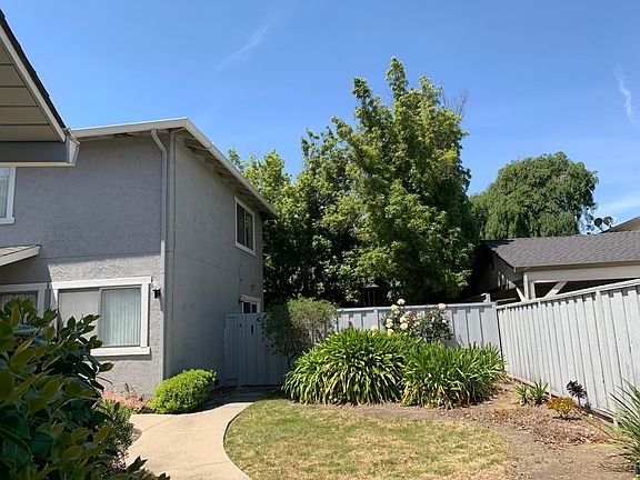 3rd image of 567 Firloch Ave
