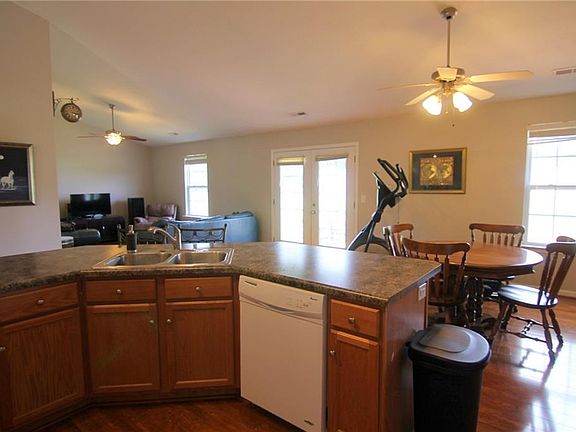 4th image of 102 Silver Spur Dr