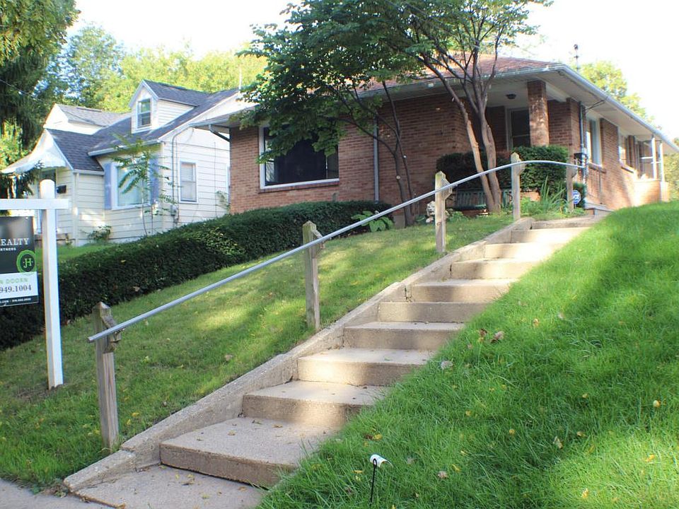 1st image of 862 Emerald Ave NE
