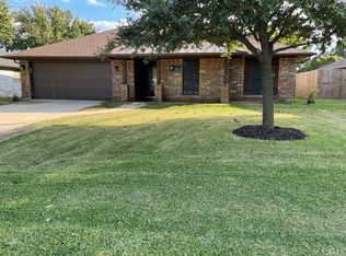 2421 Hallmark St, Grand Prairie, TX 75052
