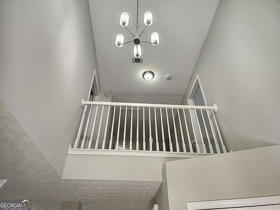 4th image of 2382 Temple View Dr