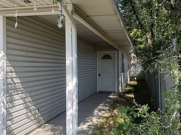 3rd image of 1530 Canyon Ave