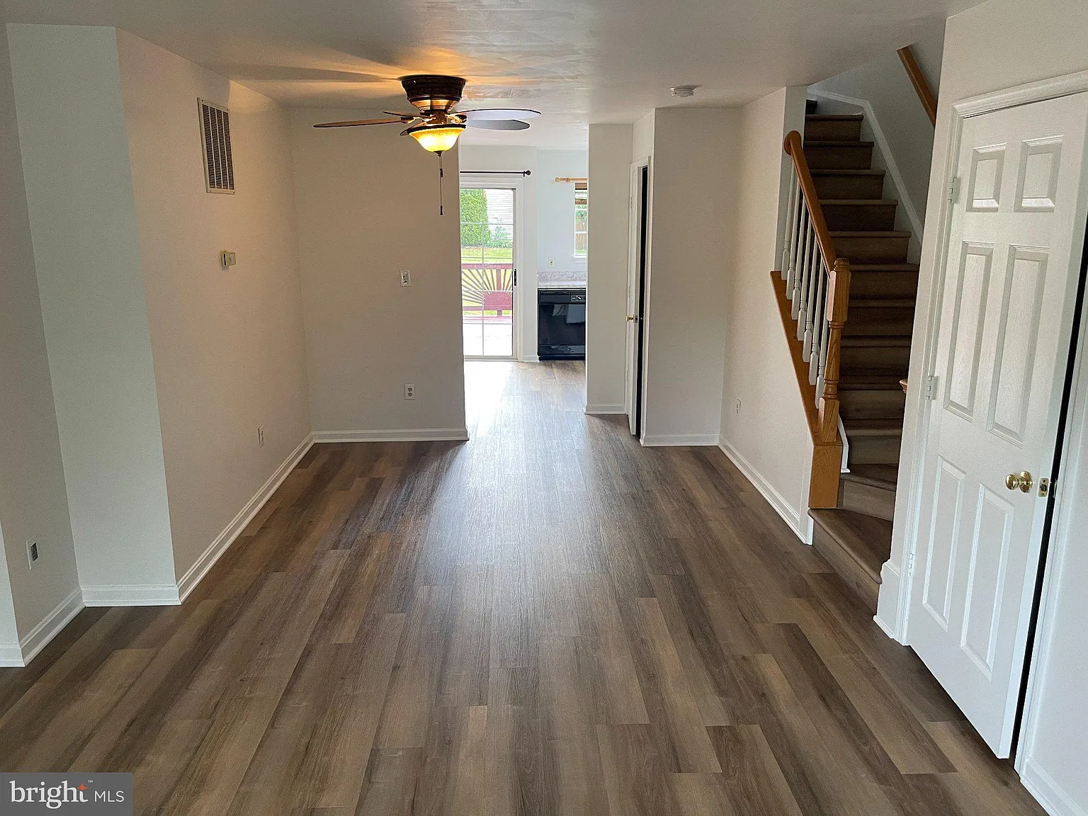 3 bed, 3.5 bath, 1106 sqft, $2,600 — Photo 2