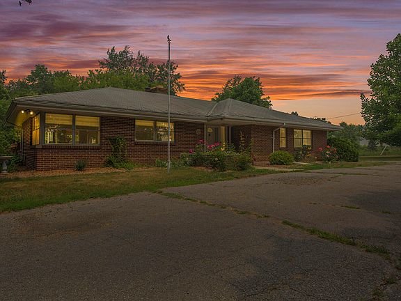 2nd image of 13648 Ironwood Dr NW