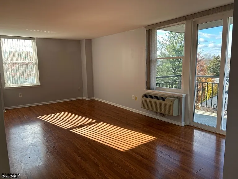 300 Main St #405 — Photo 9