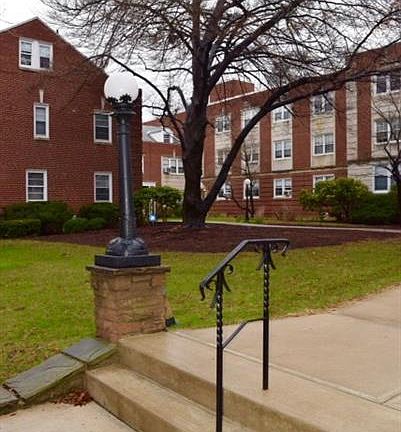 2nd image of 825 Morewood Ave APT F1