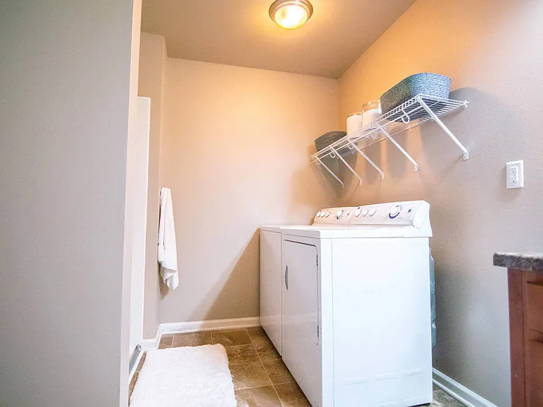 Capitol Grove Apartments — Photo 20