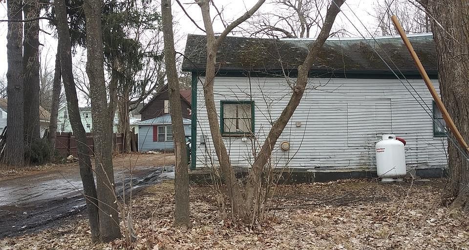 2nd image of 52/54 Center St