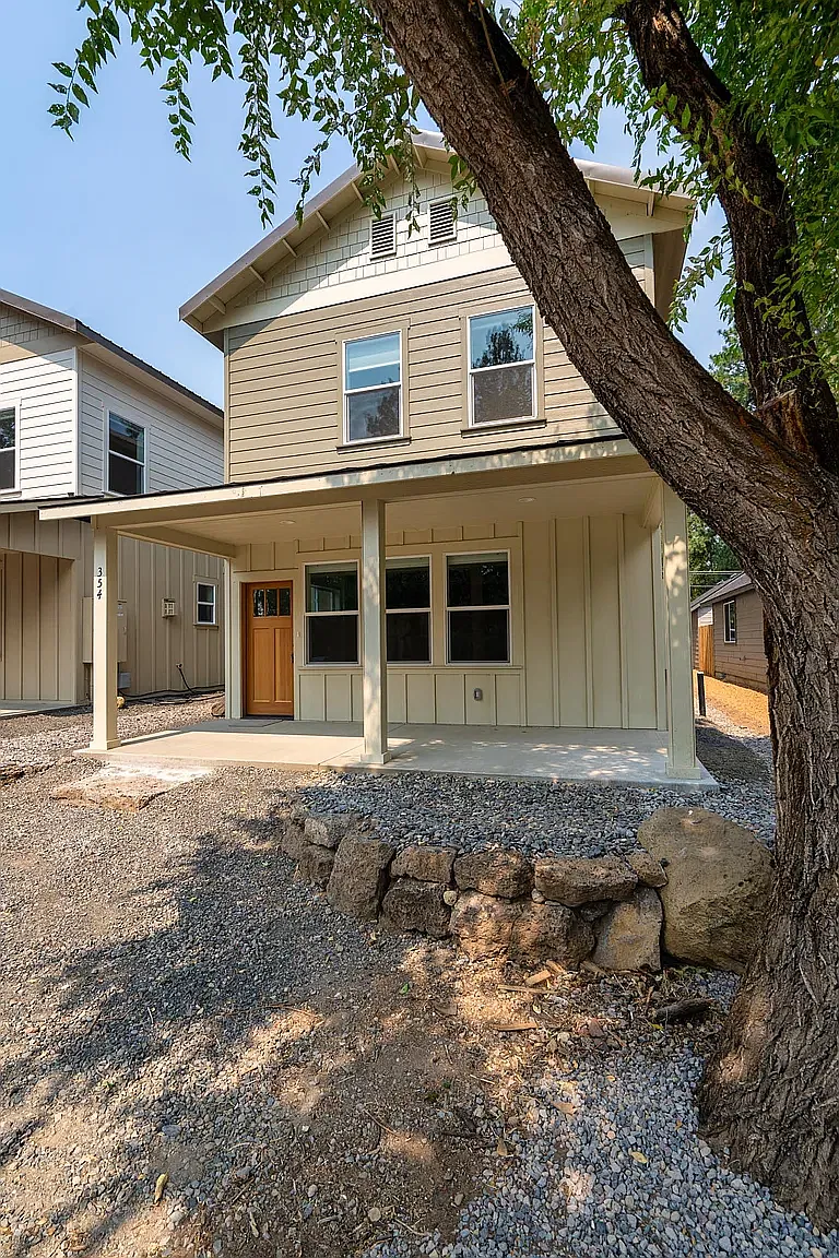 364 W Washington Ave — Photo 1