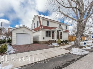 7 Hillside Ave, Lynbrook, NY 11563