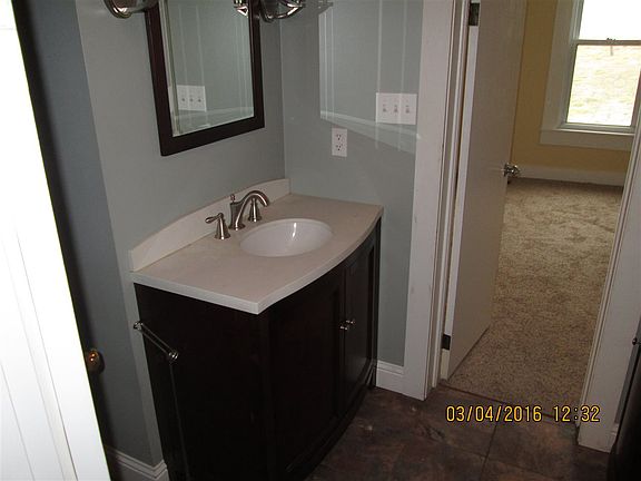 4th image of 601 E Morehead St