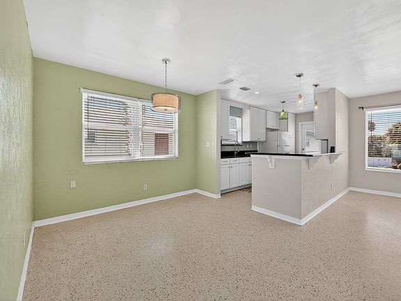 5th image of 513 Wisteria Rd