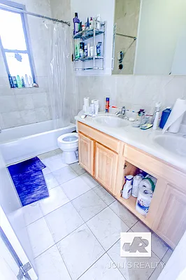 Rented by Jonis Realty | media 12