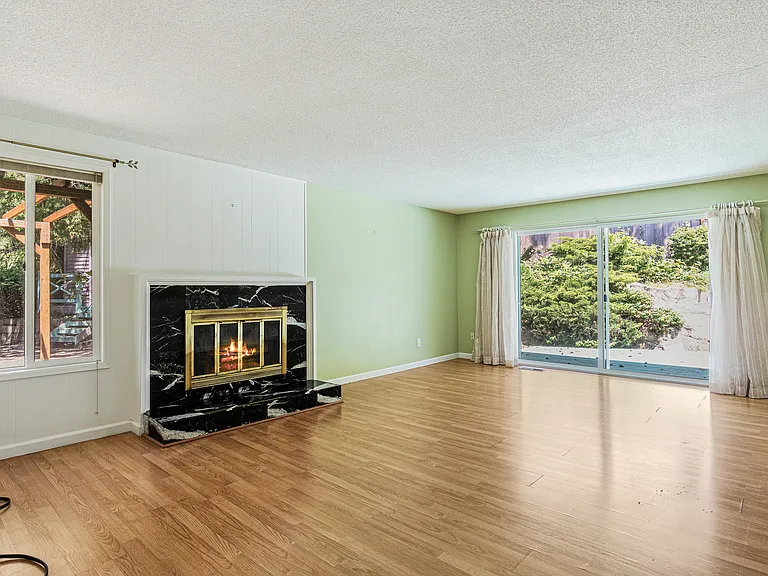 10434 NE 16th Pl — Photo 16