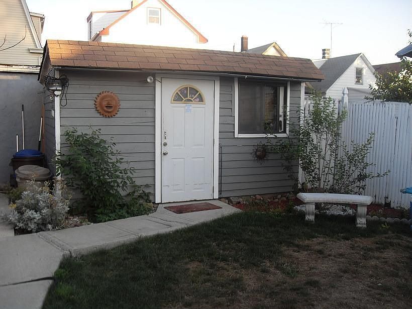 2nd image of 440 Baker Pl
