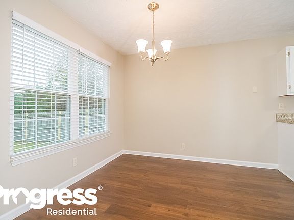 4th image of 2825 Roscommon Dr