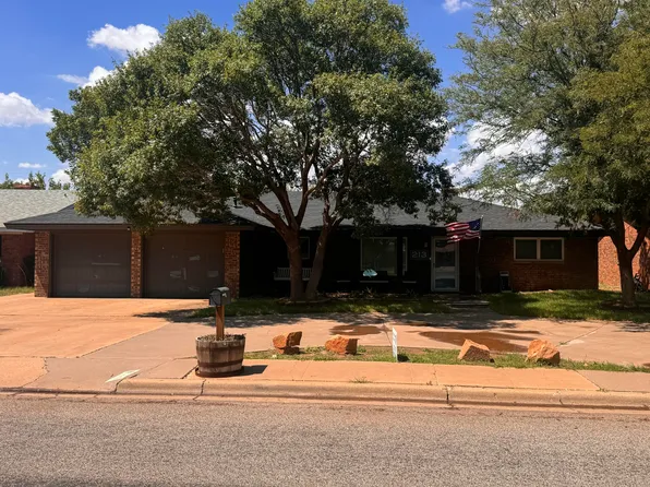 213 Cottonwood Ln, Levelland, TX 79336