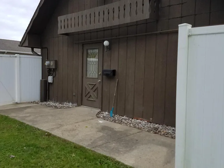 500 E Lansing Rd — Photo 6