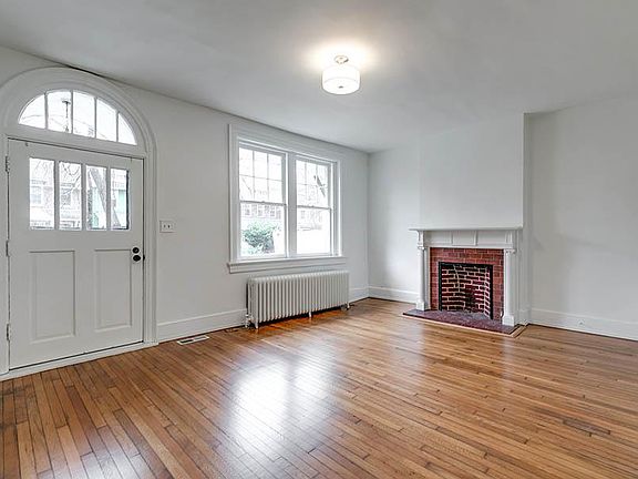4th image of 2702 Grayland Ave
