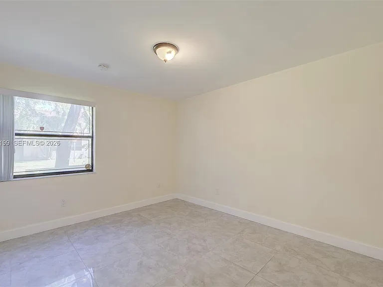 20160 NE 3rd Ct #3 — Photo 14