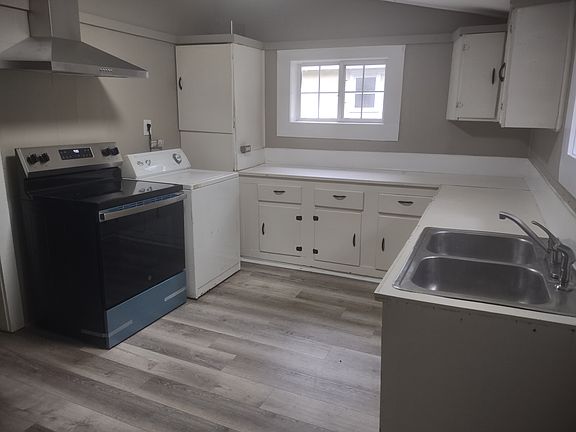 2nd image of 611 Smith St