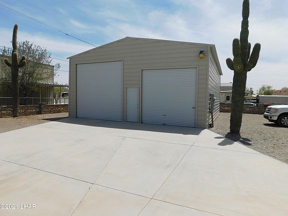 3rd image of 475 N Roadrunner Pl