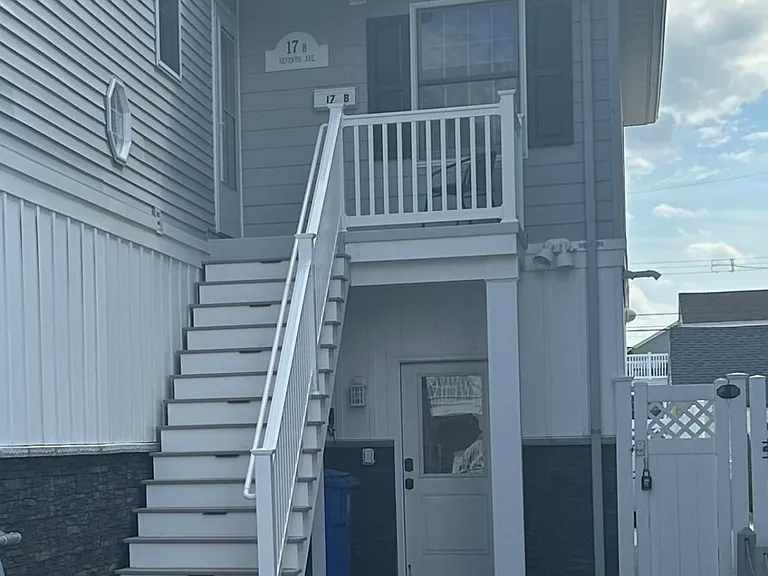 17 7th Ave — Photo 1