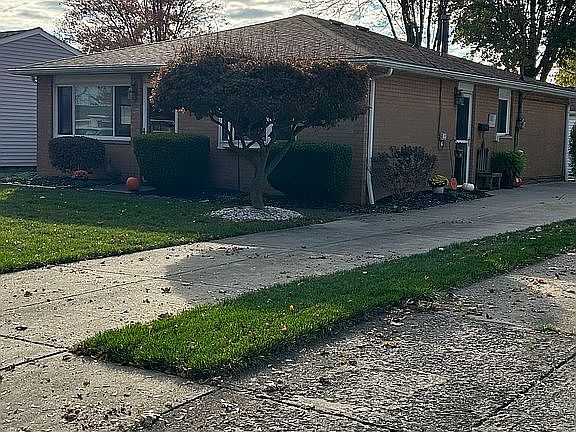 3rd image of 470 Augdon Dr