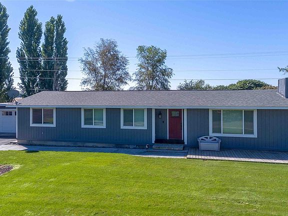 2nd image of 3022 Arrow Place NE
