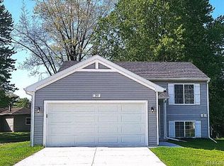 209 Kingsberry Dr, Blissfield, MI 49228