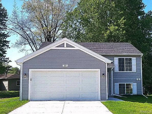 209 Kingsberry Dr, Blissfield, MI 49228