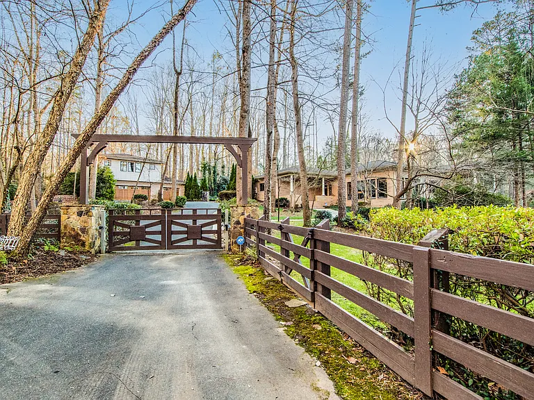 3911 Lakeside Dr — Photo 46