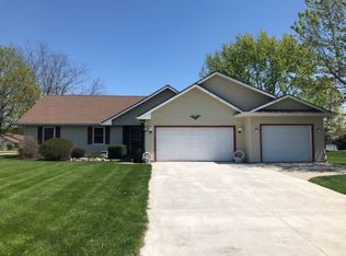 1405 Cedar Ridge Trl, Nappanee, IN 46550