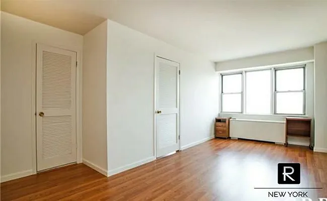 Sold by R New York | media 5