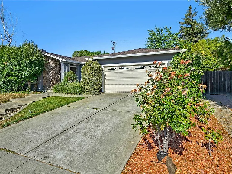 300 Salsbury Dr — Photo 25