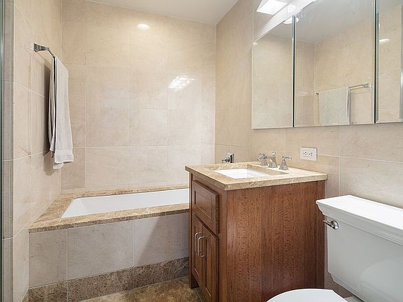 4th image of 45 Park Ave APT 706