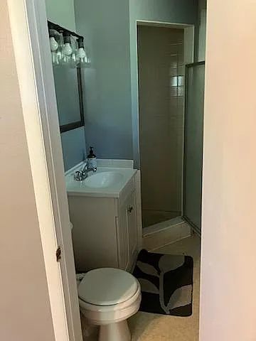Master 3/4 bathroom