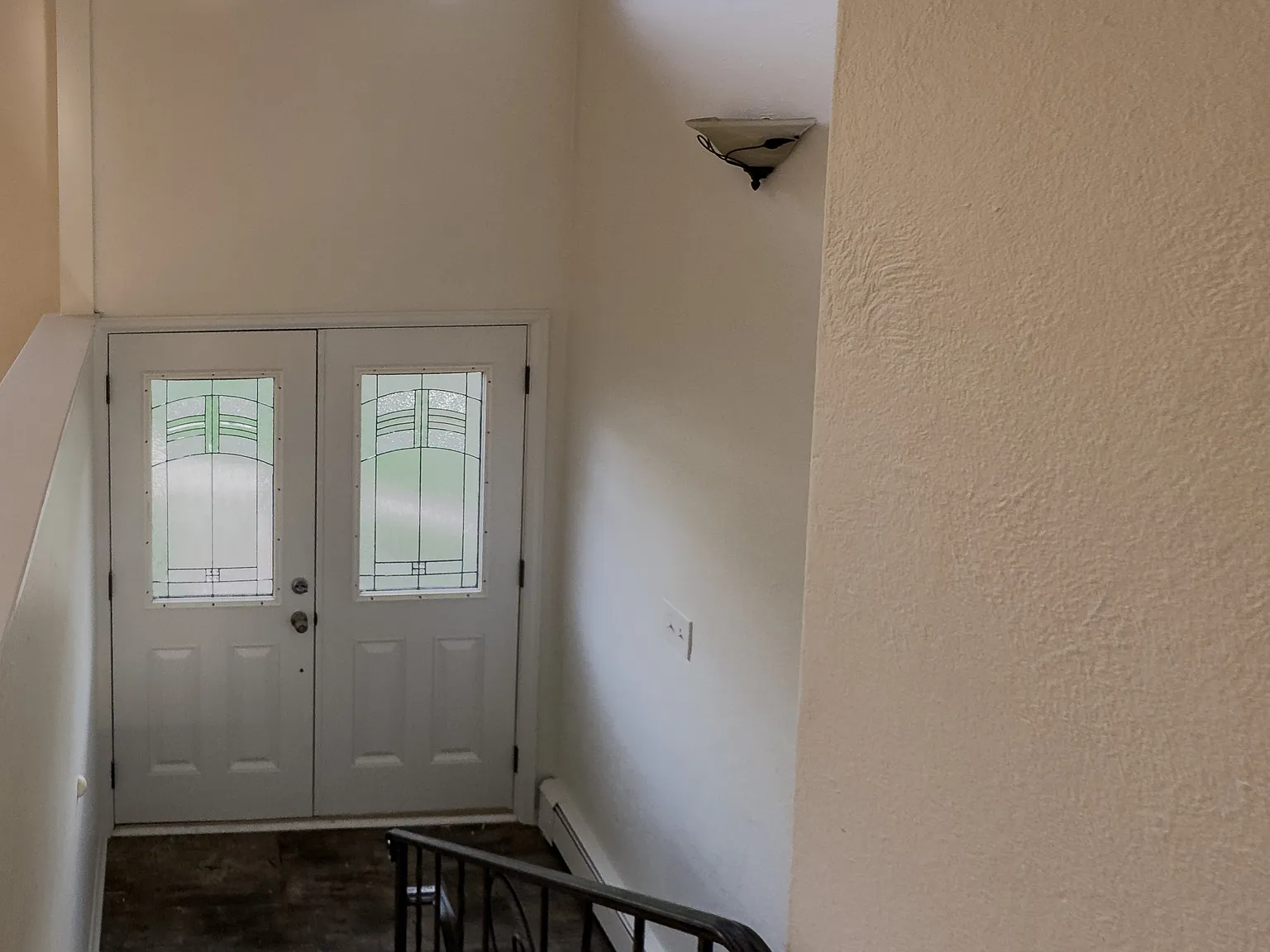 3 bed, 1240 sqft, $2,400 — Photo 2
