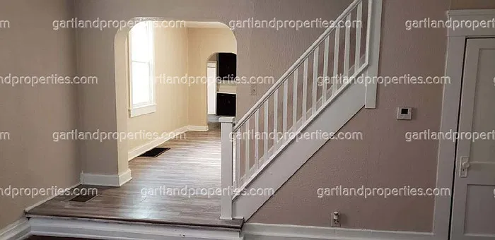 3 bed, 1.0 bath, 1244 sqft, $1,099 — Photo 3