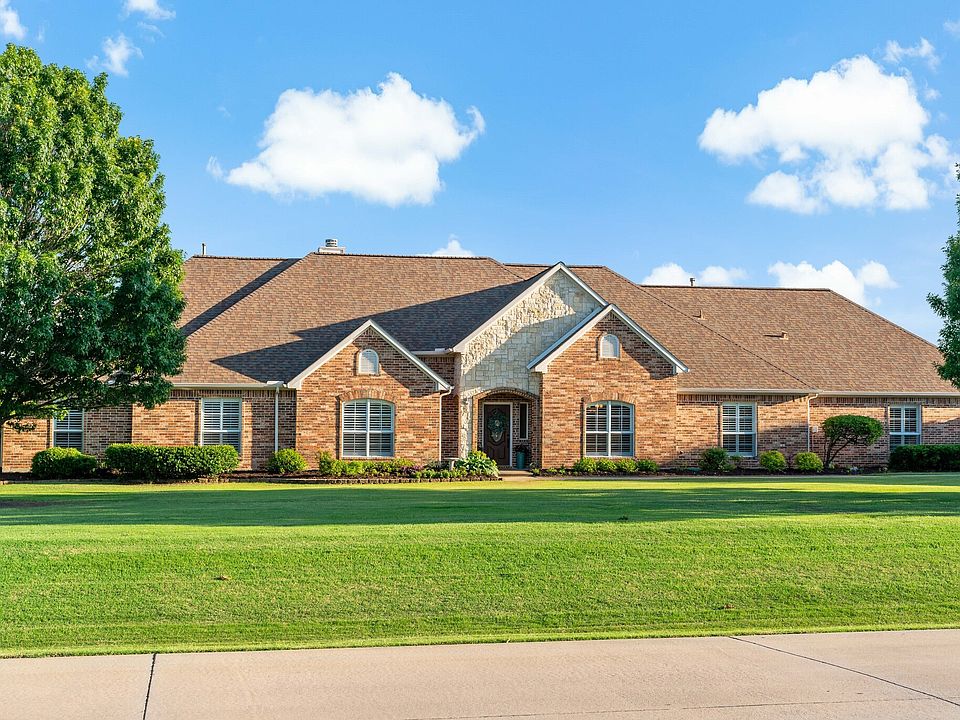 1st image of 522 Oak Brook Dr