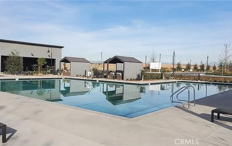 2679 E Penelope Ln — Photo 29
