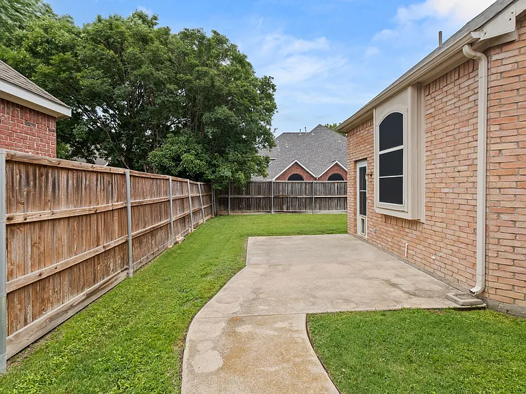 8804 Falcon View Dr — Photo 15