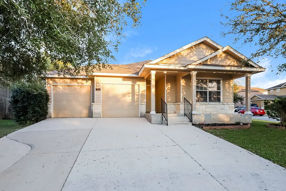 3 bed, 2.0 bath, 1408 sqft, $1,675 — Photo 3