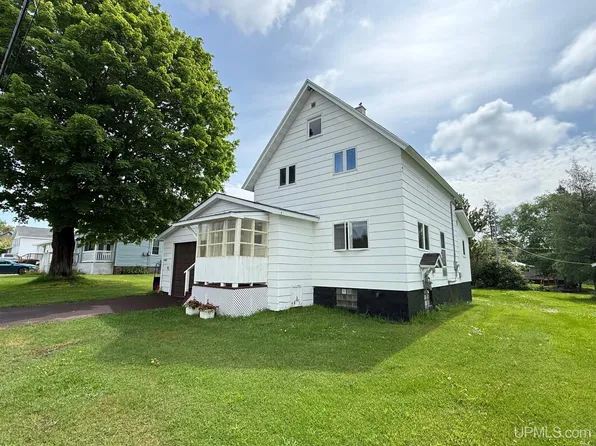 57422 Rockland St, Calumet, MI 49913