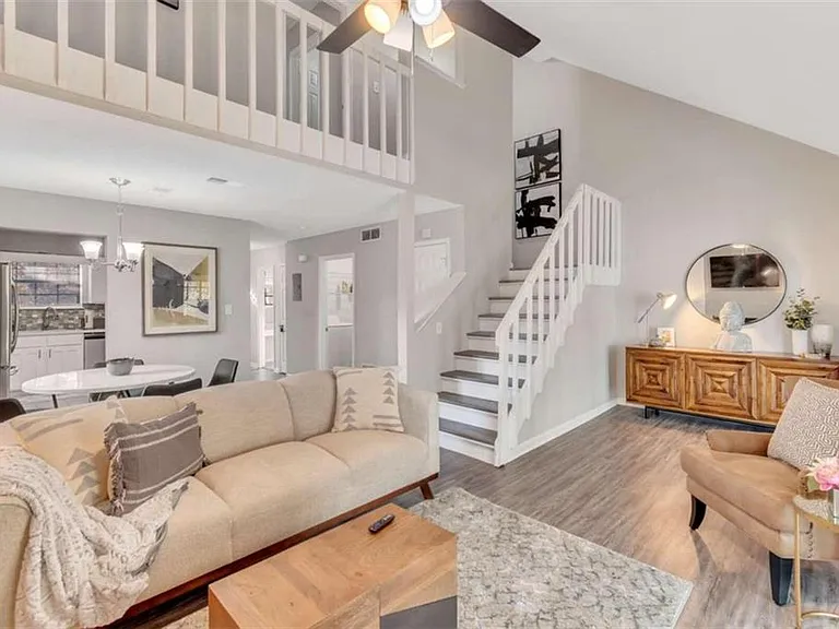 1200 Falling Water Dr SE — Photo 12